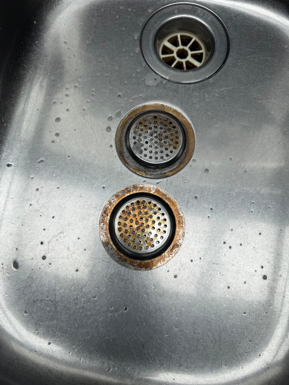 Sink Plug before end of lease cleaning